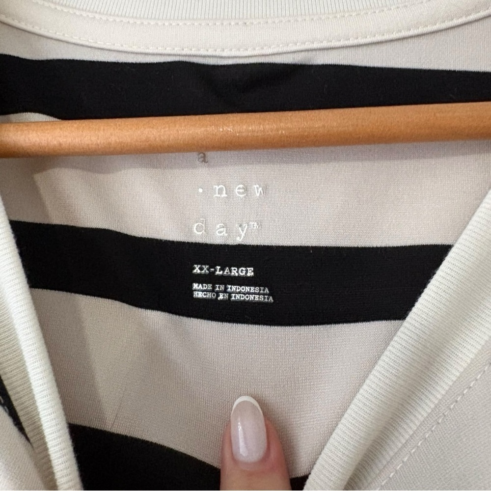 A New Day Black and Cream Striped Women's Top I Size: XX-Large - Picture 4 of 6